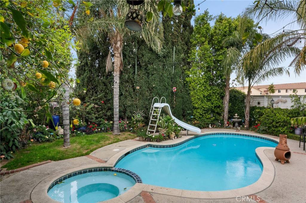Van Nuys, CA 91405,6627 Columbus AVE