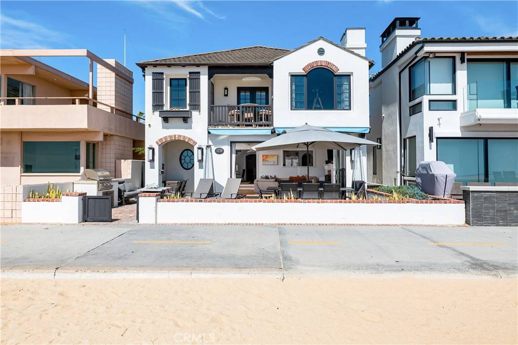 Newport Beach, CA 92661,1228 W Oceanfront