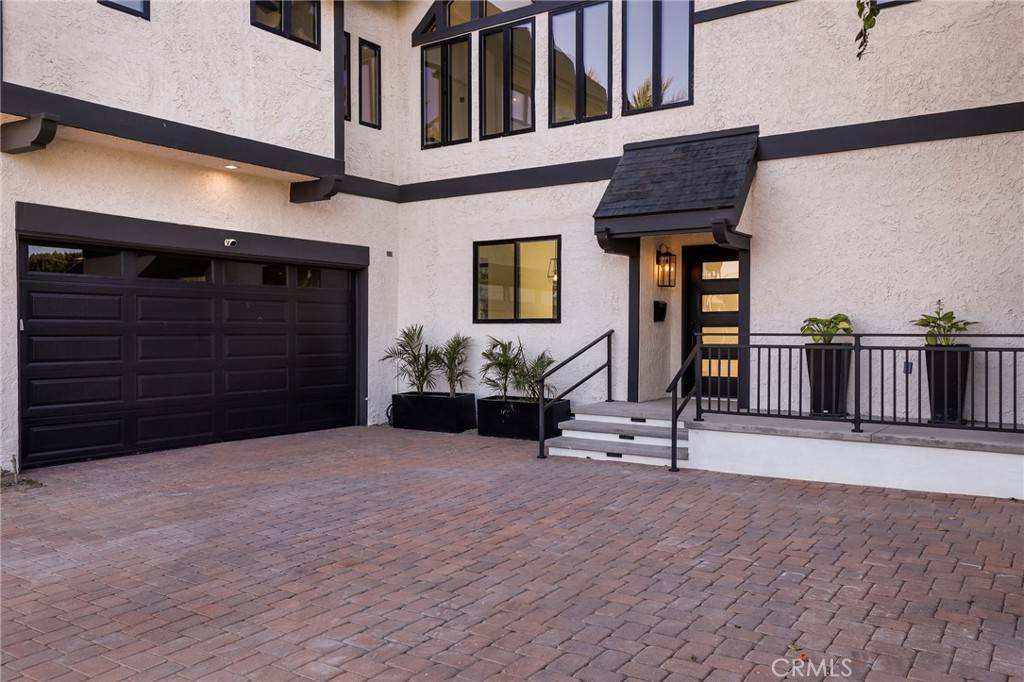 Long Beach, CA 90815,5633 E Deborah ST
