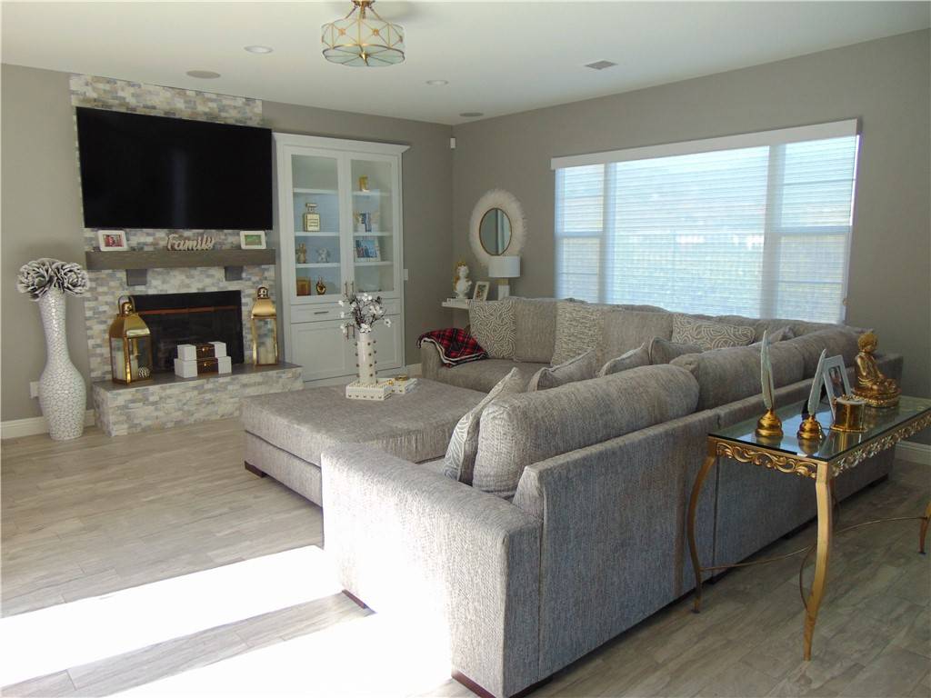 Corona, CA 92883,4332 Cantada DR
