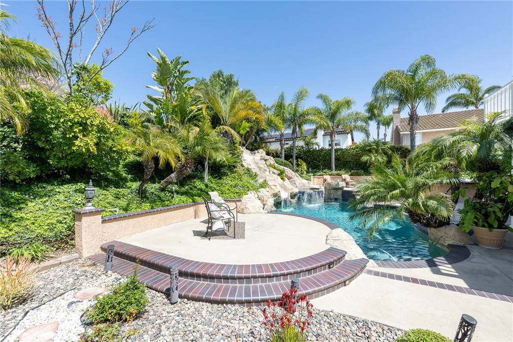 Yorba Linda, CA 92887,28155 Meadow Land DR