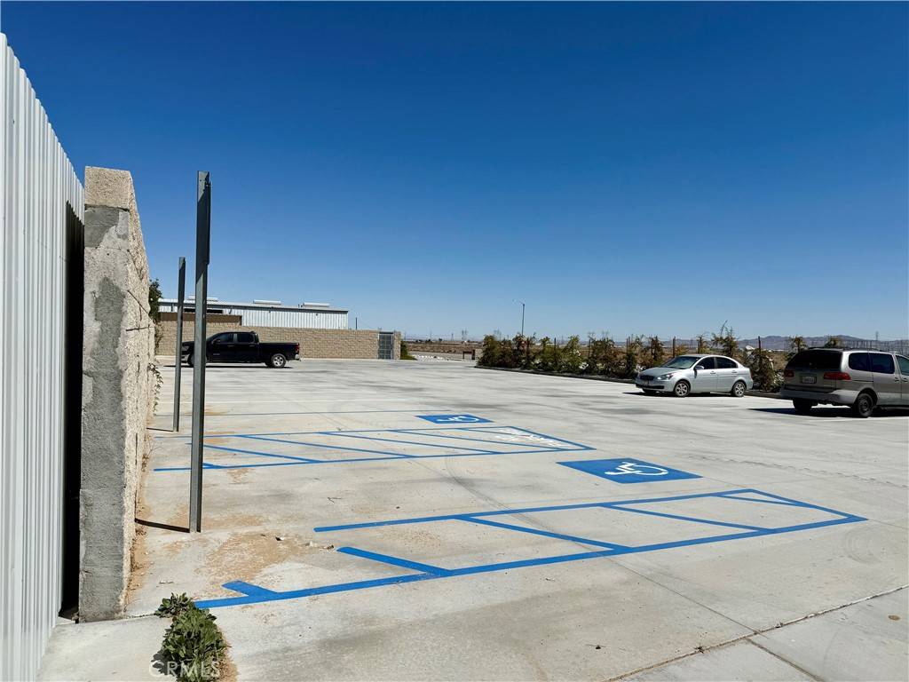 Adelanto, CA 92301,16176 Koala RD