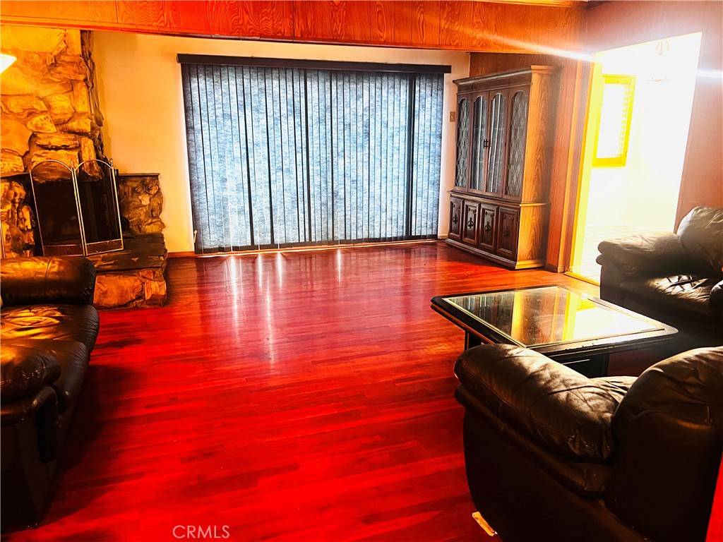 San Fernando, CA 91345,10579 Lev AVE