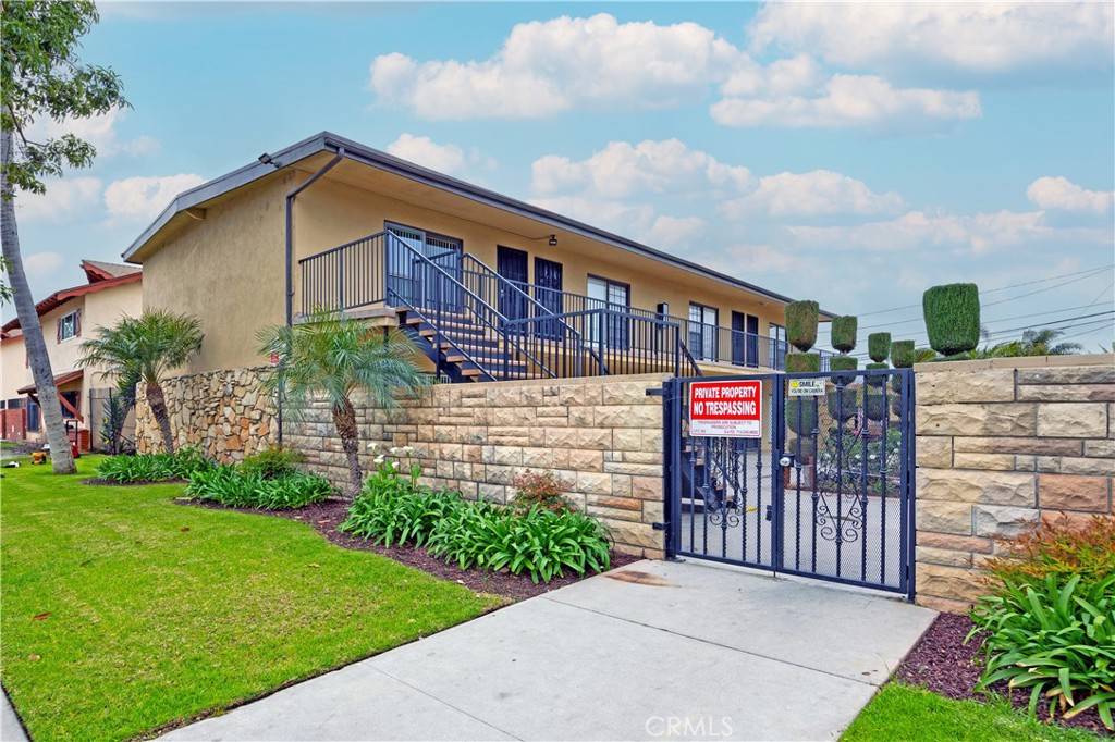 Santa Ana, CA 92704,1110 1114 S Pacific AVE