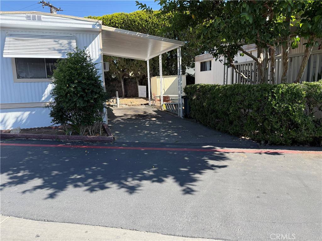 Santa Ana, CA 92707,1527 S Standard #28