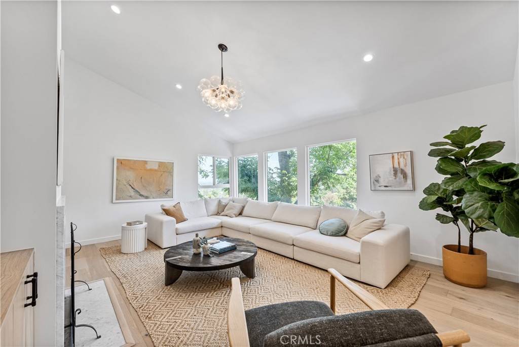 Sherman Oaks, CA 91403,3947 Sumac DR