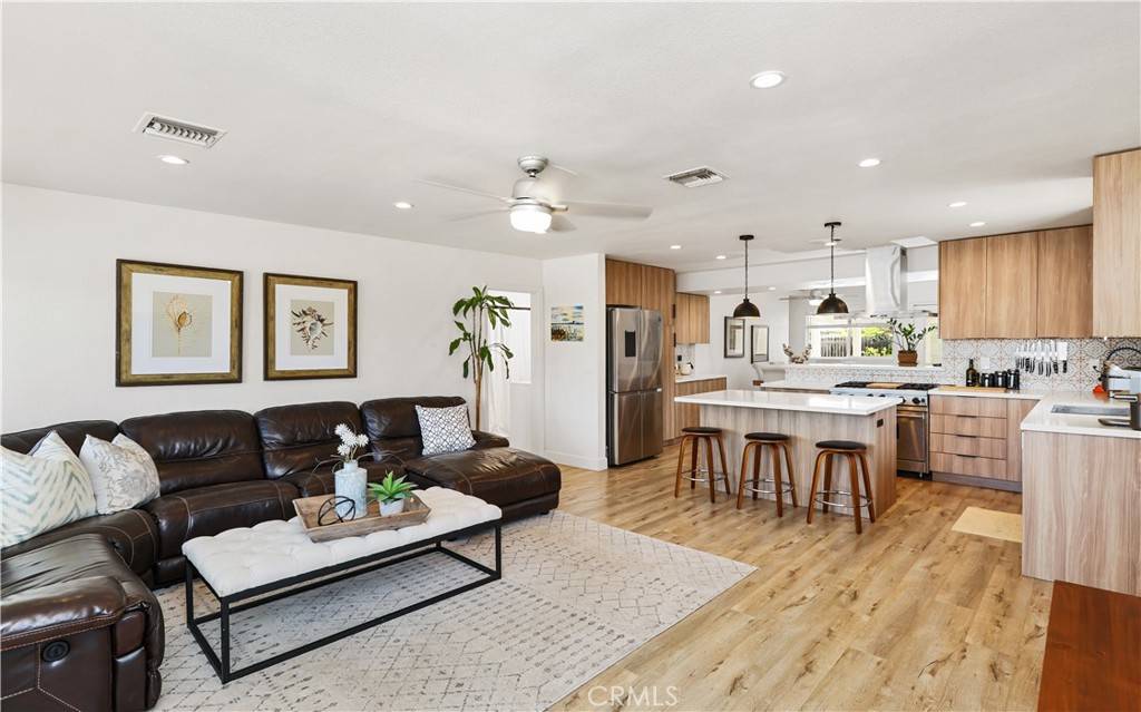 Tustin, CA 92780,1361 Kenneth DR