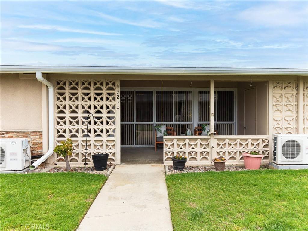 Seal Beach, CA 90740,13061 Oak hill Dr #221B