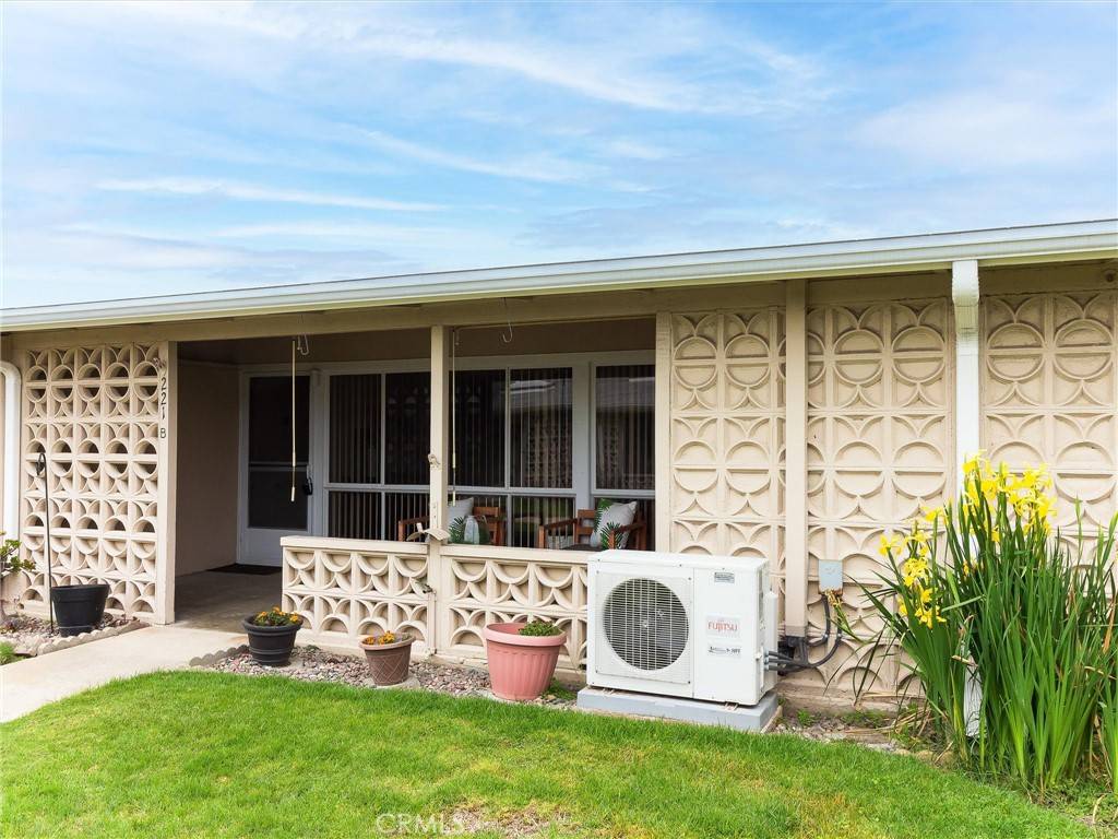 Seal Beach, CA 90740,13061 Oak hill Dr #221B
