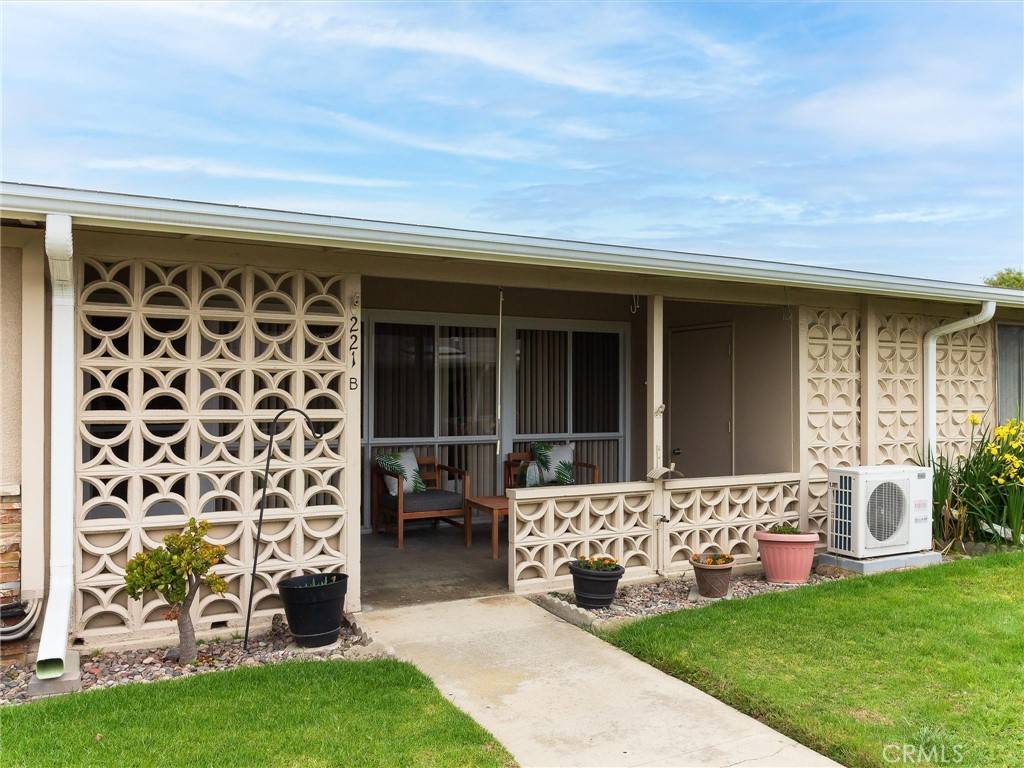 Seal Beach, CA 90740,13061 Oak hill Dr #221B