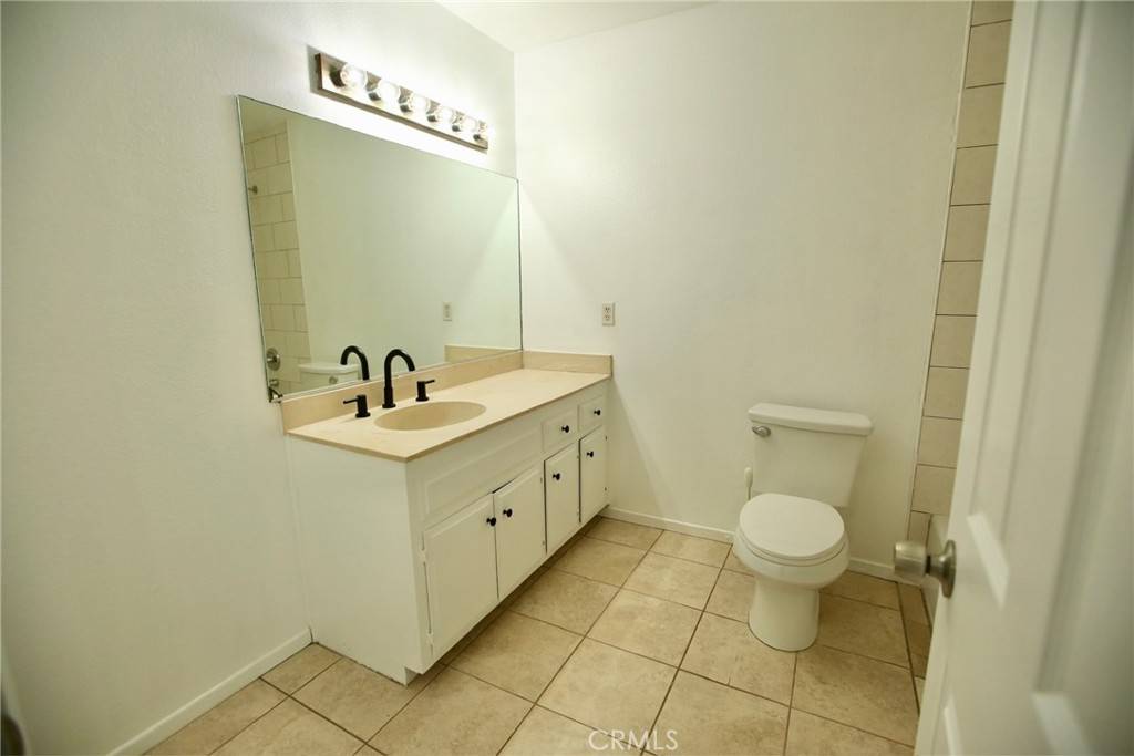 South Gate, CA 90280,9936 Karmont AVE