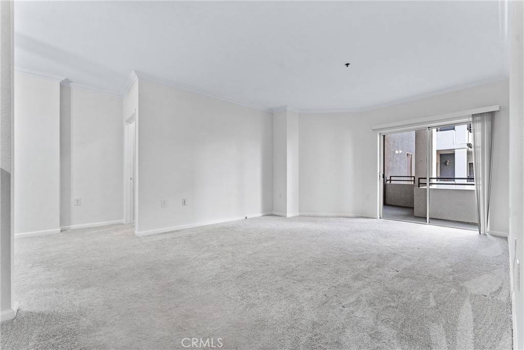 Long Beach, CA 90813,838 Pine AVE #303