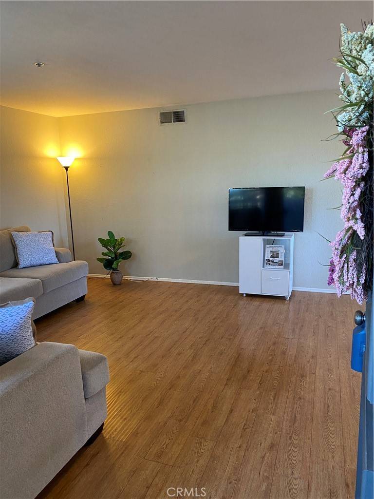 Tustin, CA 92782,2800 Keller DR #34