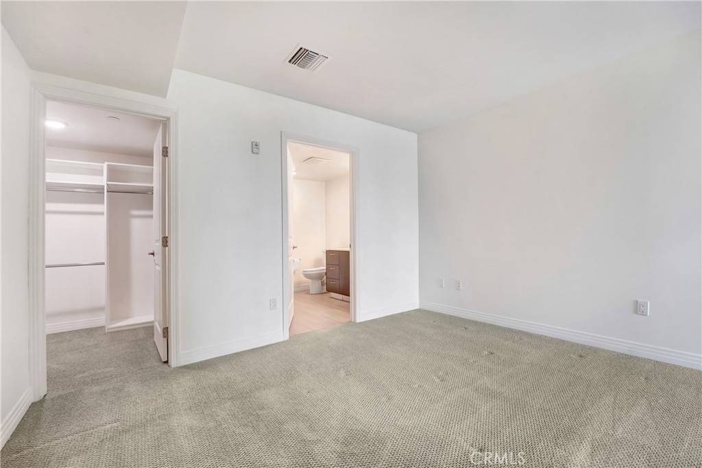 Valley Village, CA 91607,5818 Whitsett AVE #405