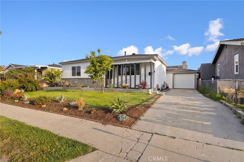 Hawthorne, CA 90250,3332 W 134th ST