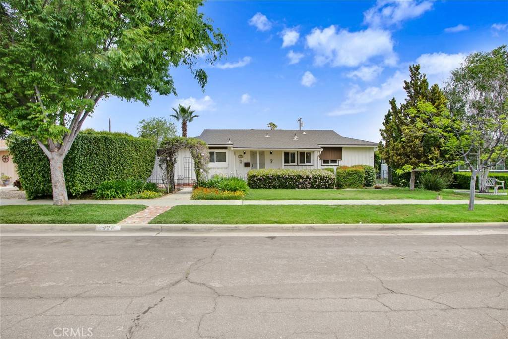 Corona, CA 92882,927 Alta Loma DR