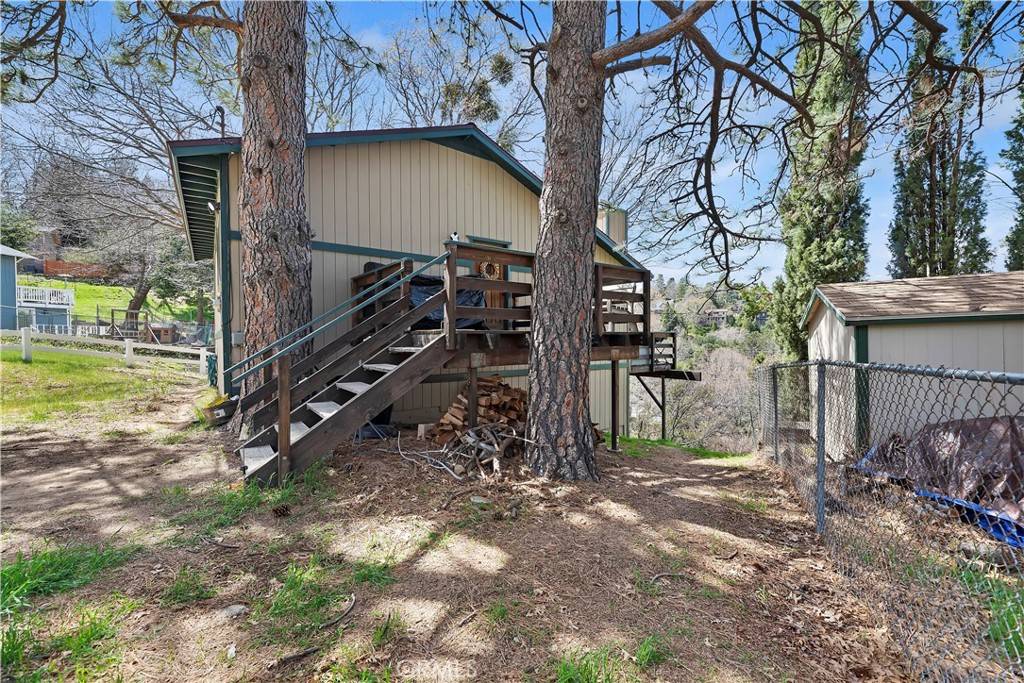 Crestline, CA 92325,382 Davos DR