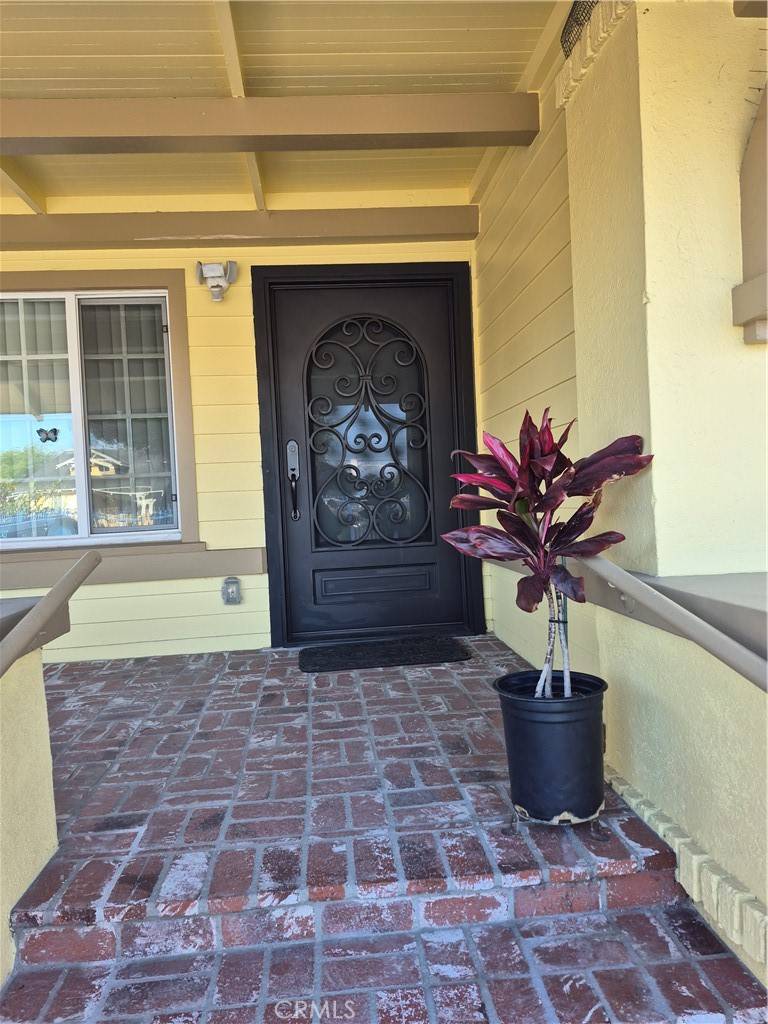 Los Angeles, CA 90062,4911 S Wilton PL