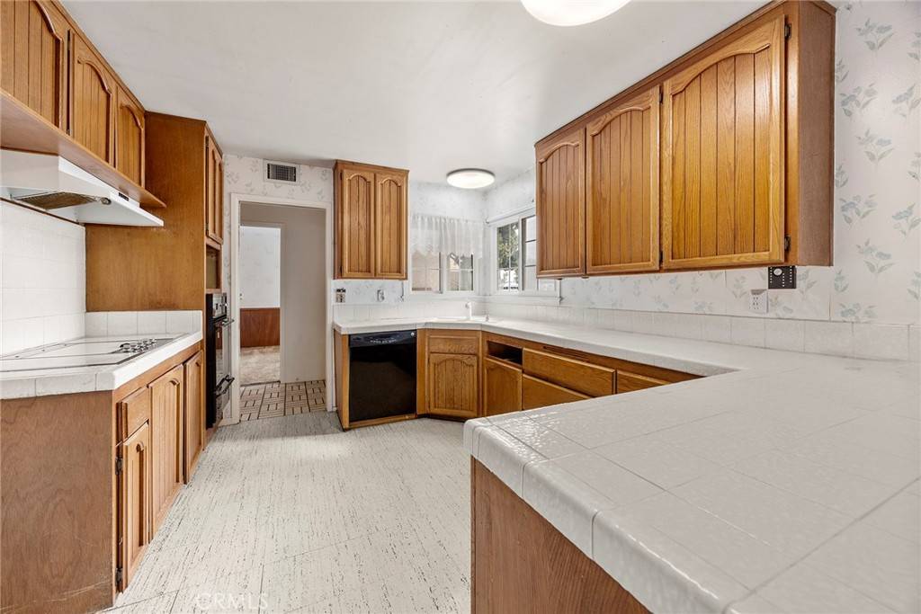Anaheim, CA 92804,217 S Renoak ST