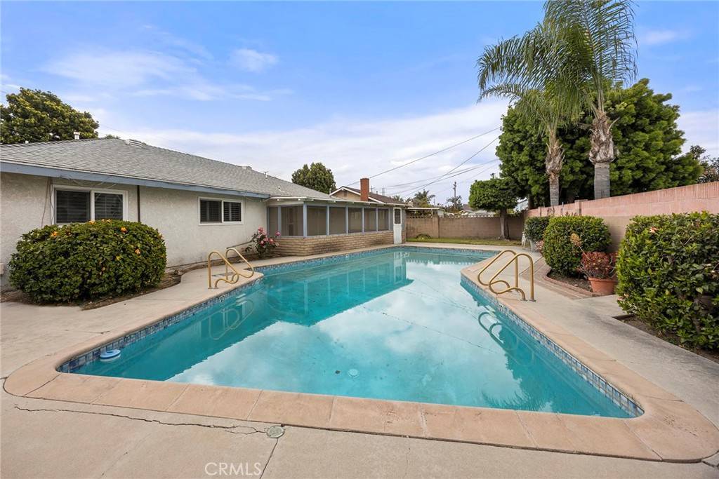 Anaheim, CA 92804,217 S Renoak ST