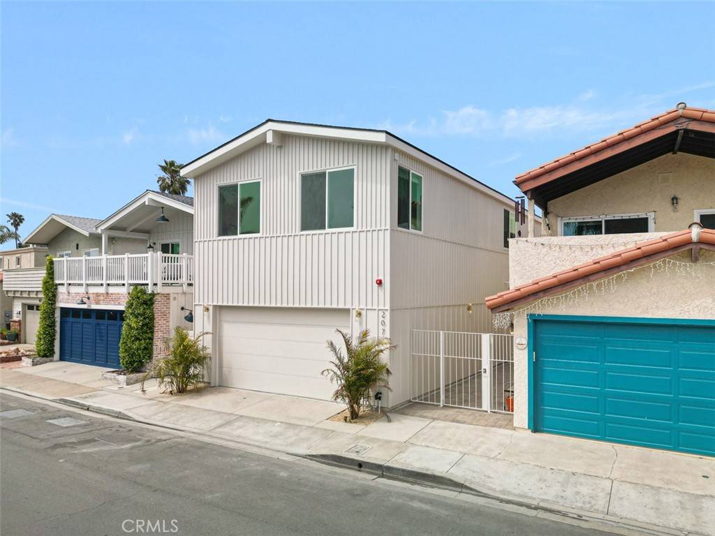 Newport Beach, CA 92663,207 Canal ST