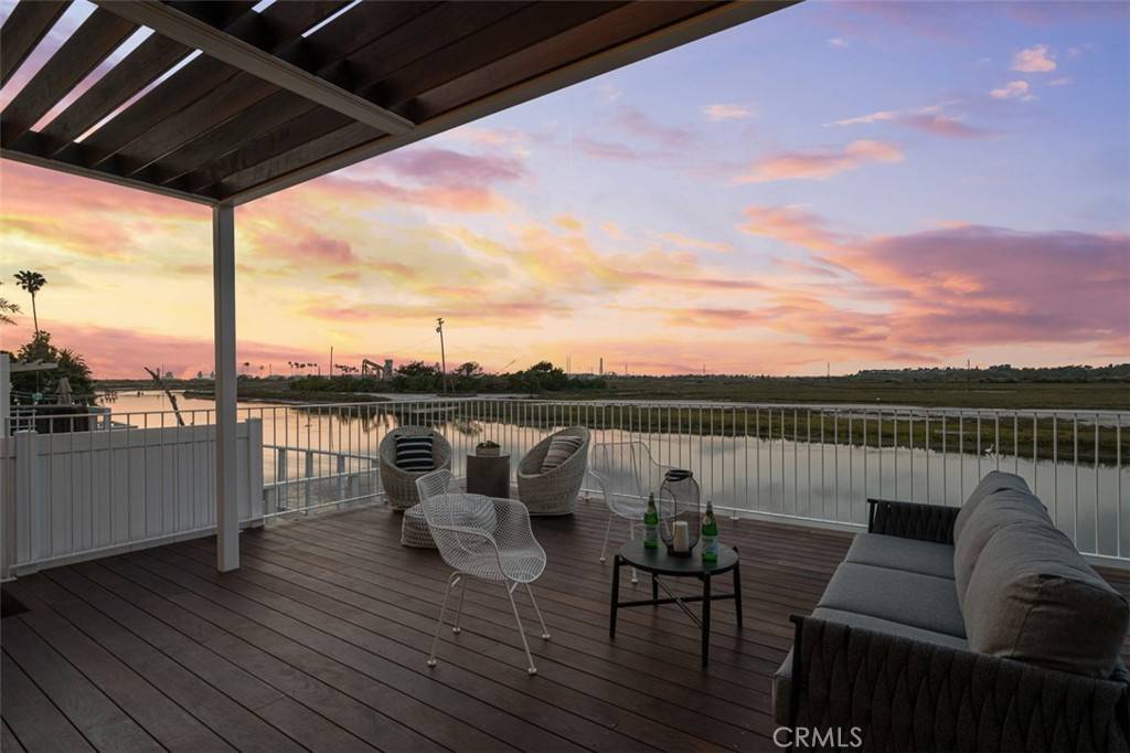 Newport Beach, CA 92663,207 Canal ST