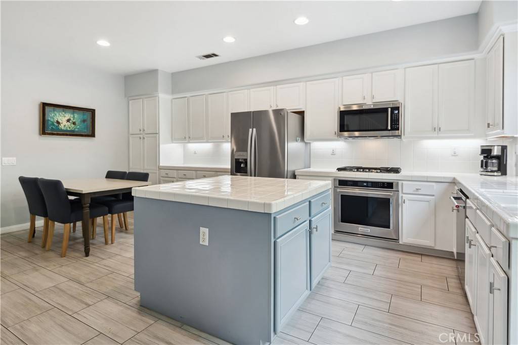 Signal Hill, CA 90755,2421 Avis CT