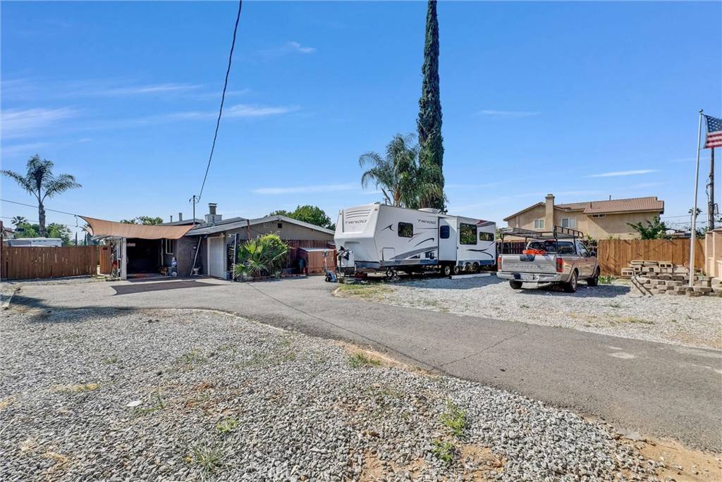 Redlands, CA 92374,24 S La Salle ST