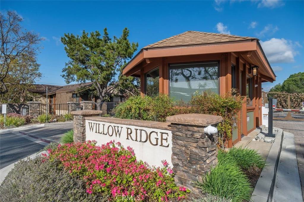 Signal Hill, CA 90755,2512 E Willow Street E #203