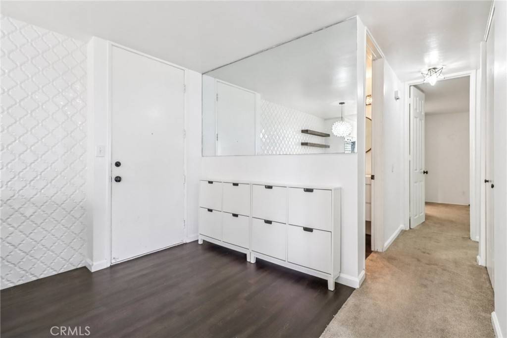 La Jolla, CA 92037,6455 La Jolla BLVD #206