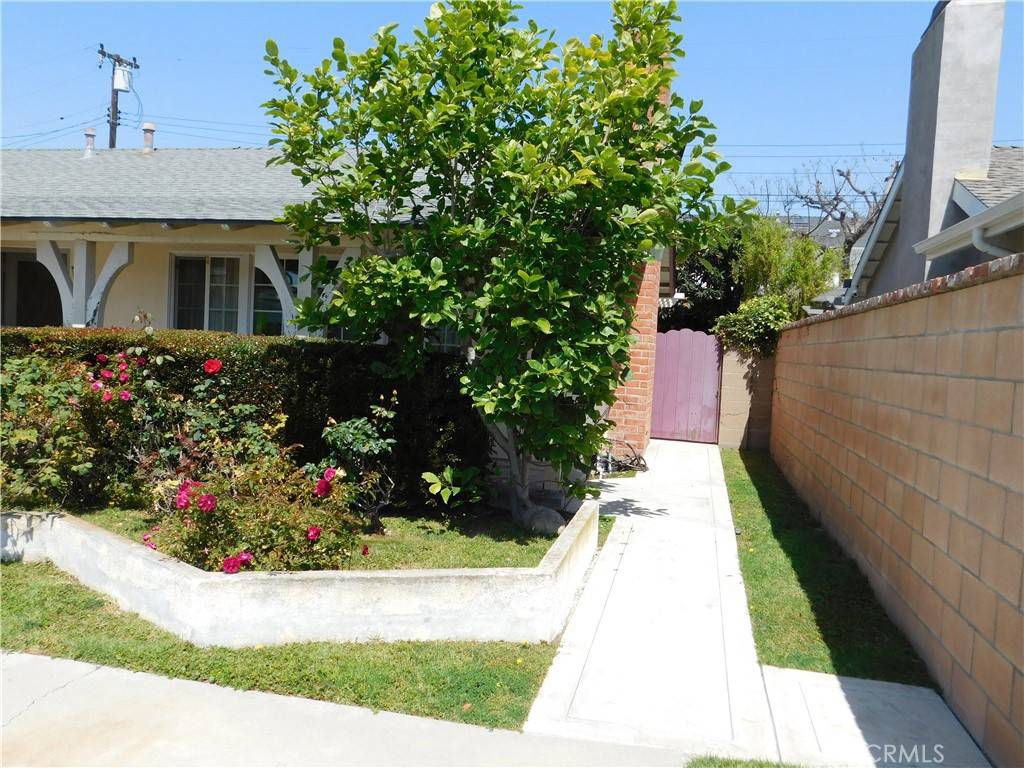 Los Alamitos, CA 90720,2941 Aceca DR
