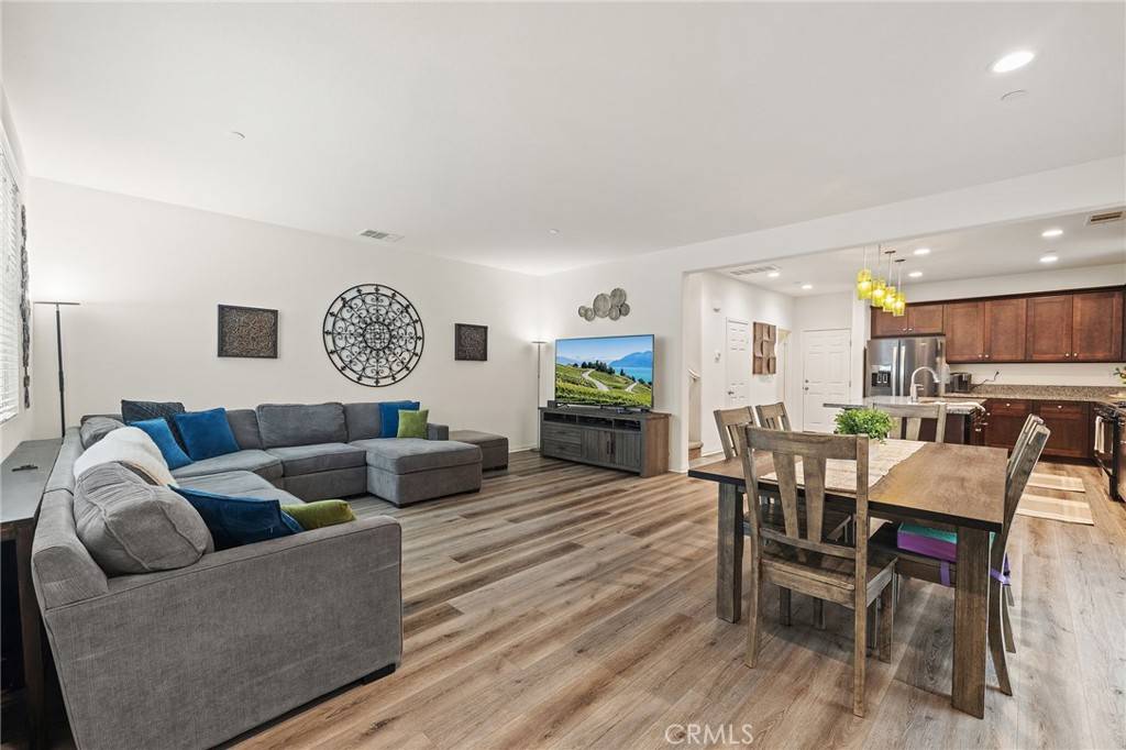 Rialto, CA 92376,653 S Mandarin LN
