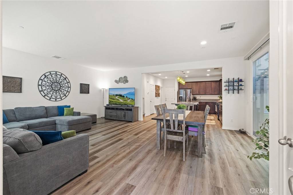 Rialto, CA 92376,653 S Mandarin LN
