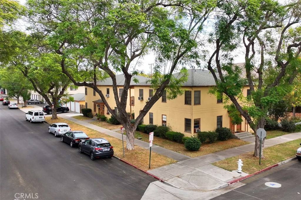 Santa Ana, CA 92701,833 N Lacy ST