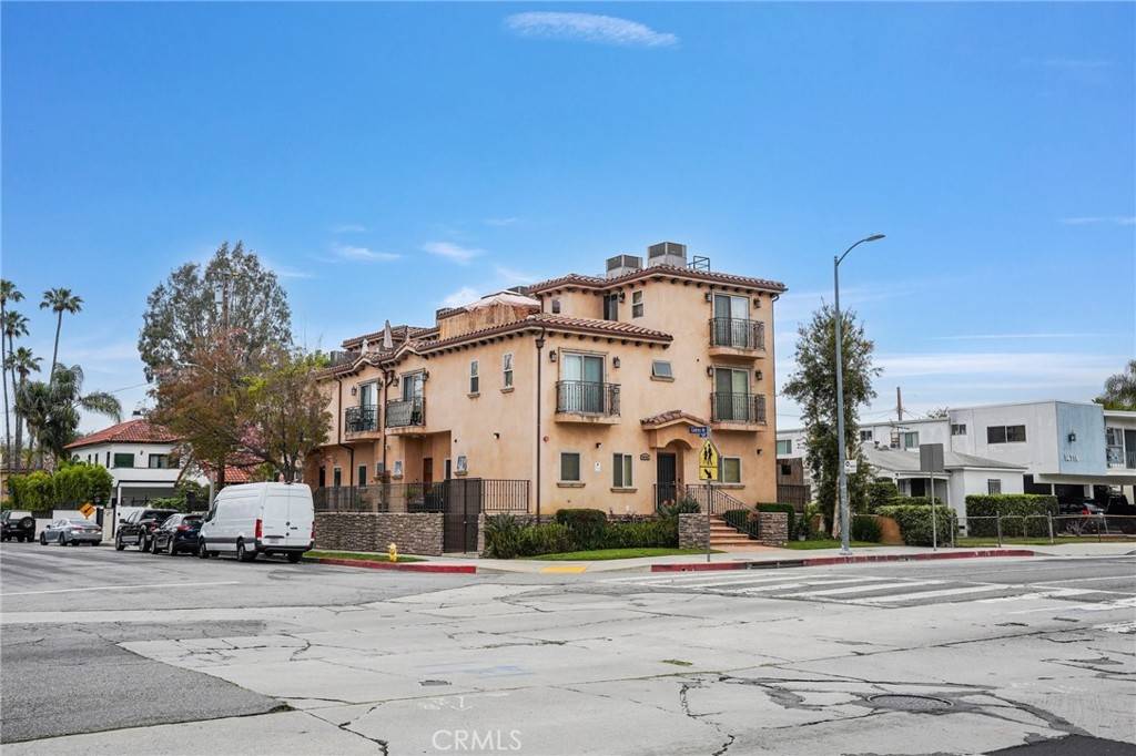 Sherman Oaks, CA 91403,14702 Magnolia BLVD #104