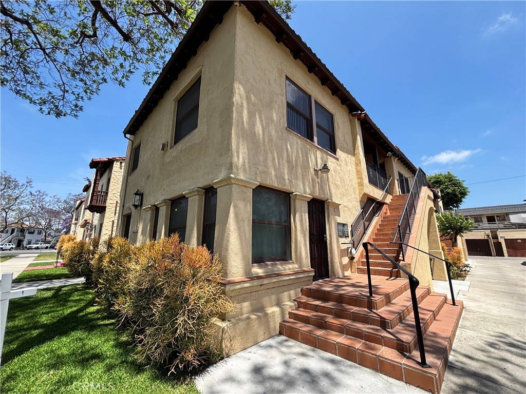 Santa Ana, CA 92701,921 N Lacy ST