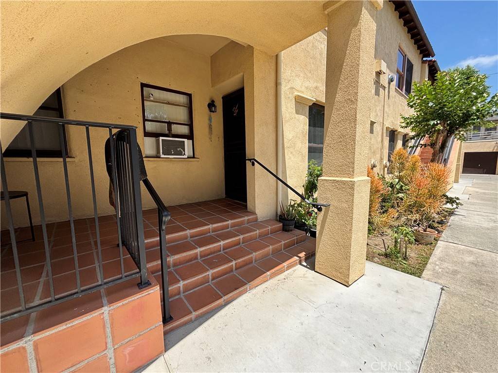 Santa Ana, CA 92701,921 N Lacy ST