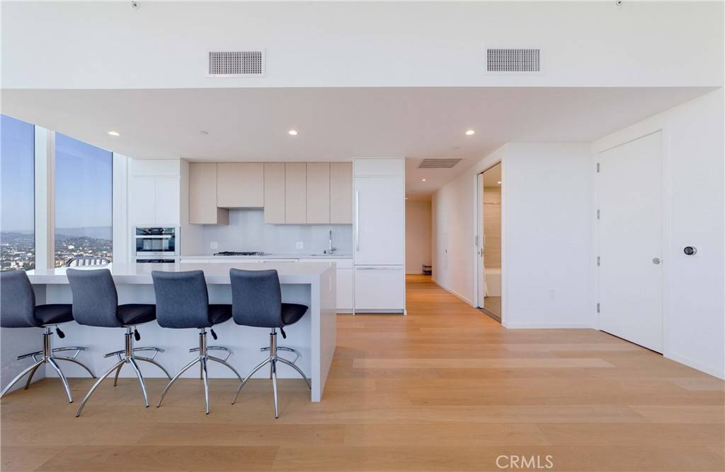 Los Angeles, CA 90017,877 Francisco ST #4211
