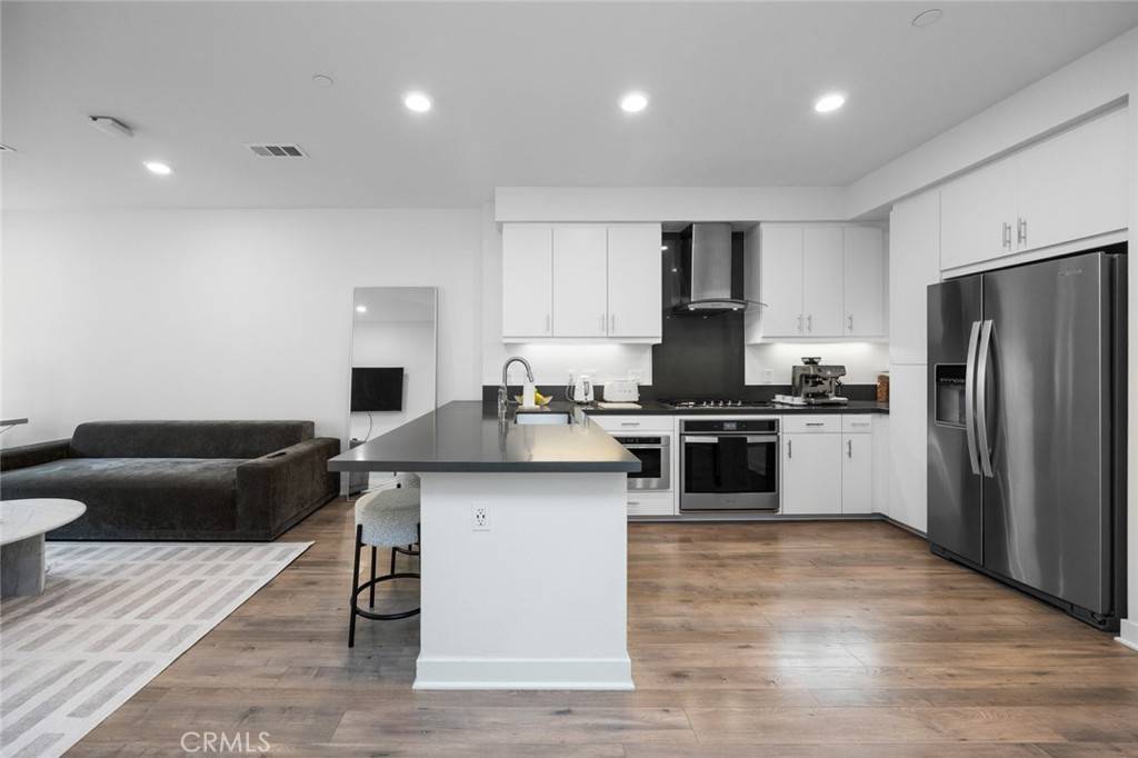 Irvine, CA 92612,2424 Nolita