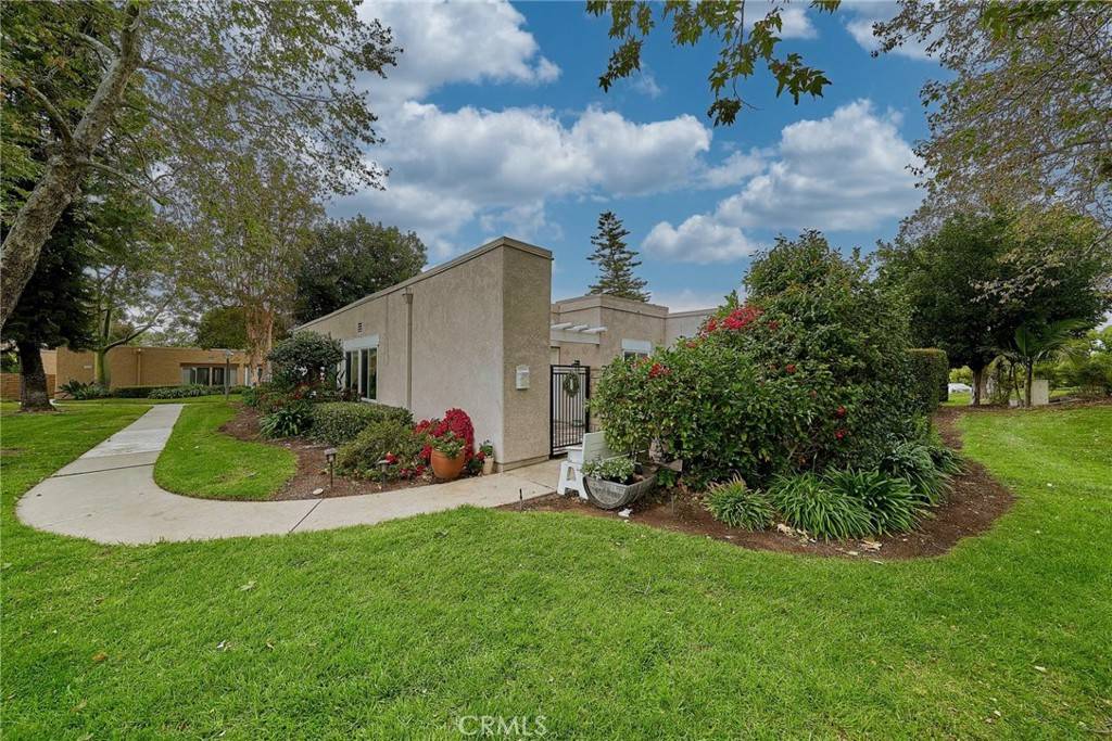 Laguna Woods, CA 92637,3004 Via Buena Vista #C