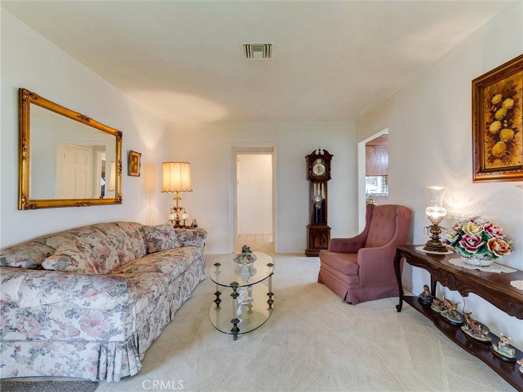 Lakewood, CA 90713,4856 Lomina AVE