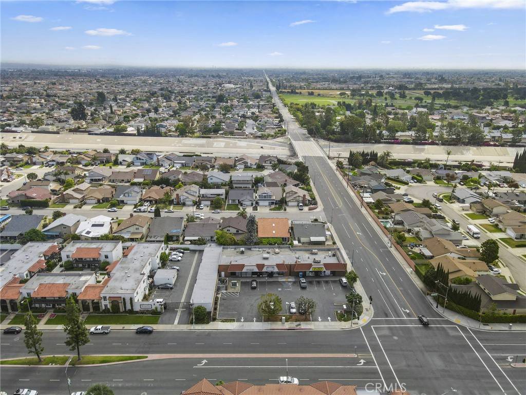 Lakewood, CA 90715,20942 Bloomfield AVE