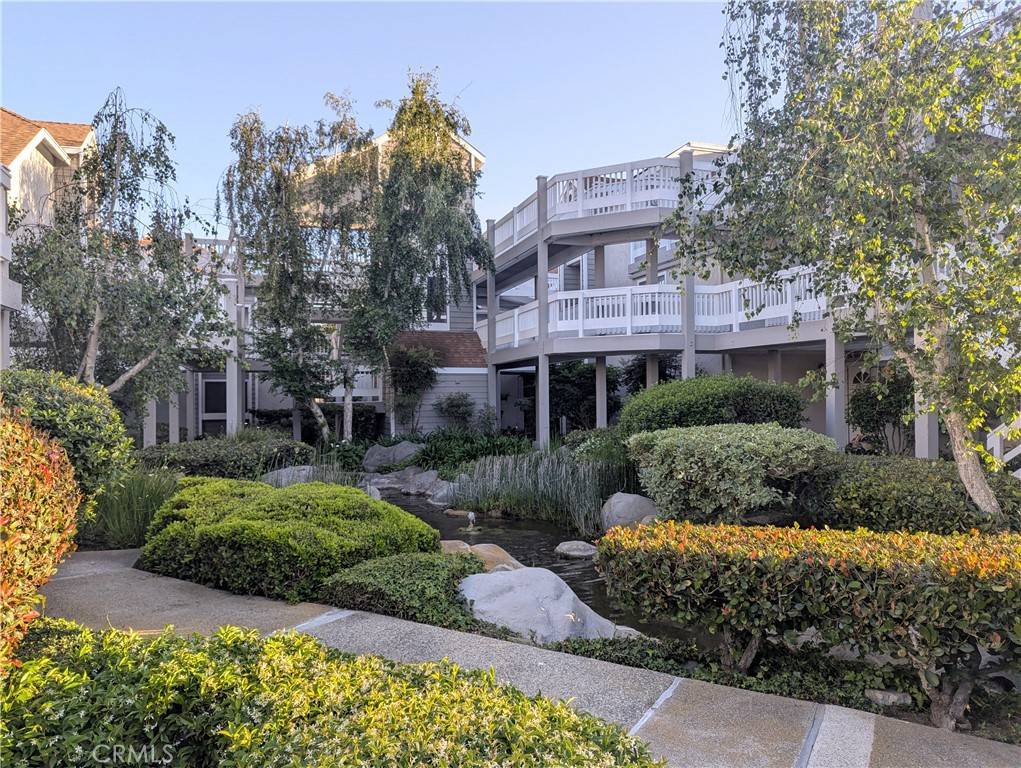Huntington Beach, CA 92649,4682 Warner AVE #B102