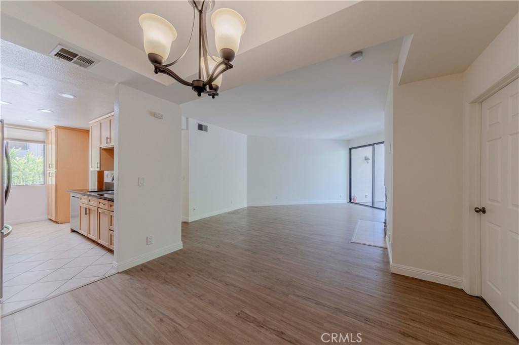 Los Angeles, CA 90042,4200 Via Arbolada #123