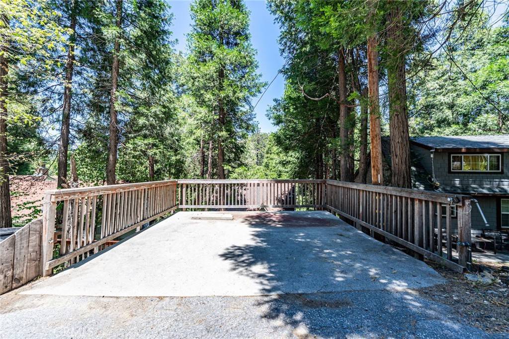 Crestline, CA 92325,23120 Sycamore LN