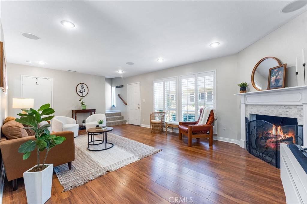Tustin, CA 92780,1121 E 1st ST