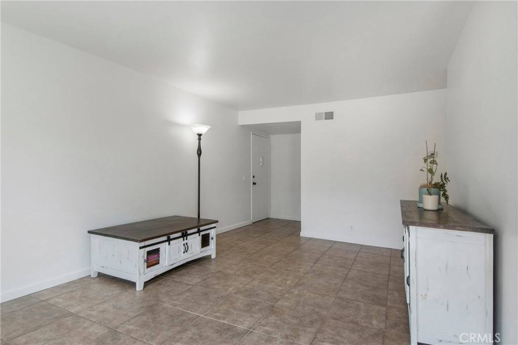 La Verne, CA 91750,4575 Ramona AVE #16