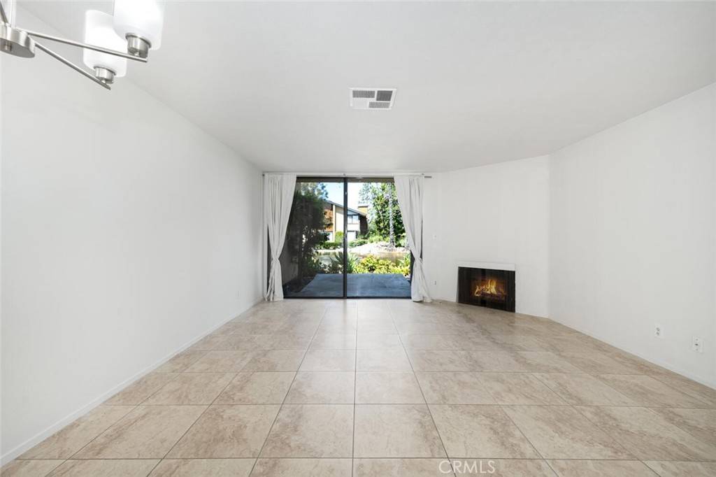 Lakewood, CA 90715,12750 Centralia ST #208