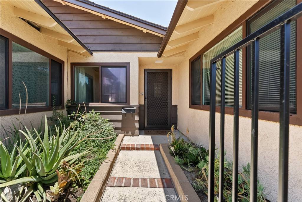 Fullerton, CA 92833,1467 W Southgate AVE