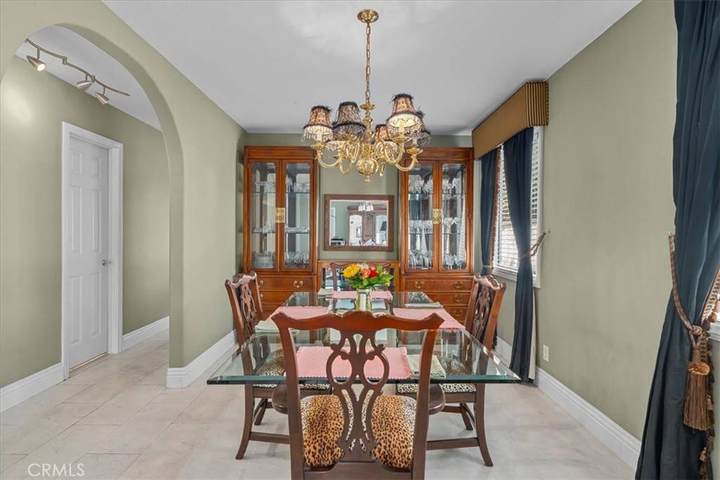 Long Beach, CA 90814,377 Roycroft AVE
